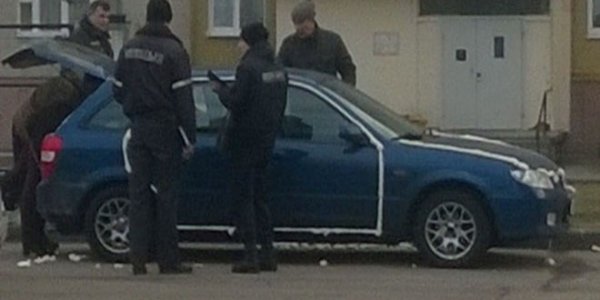 В Лиде монтажной пеной залили в автомобиле двери, багажник и капот