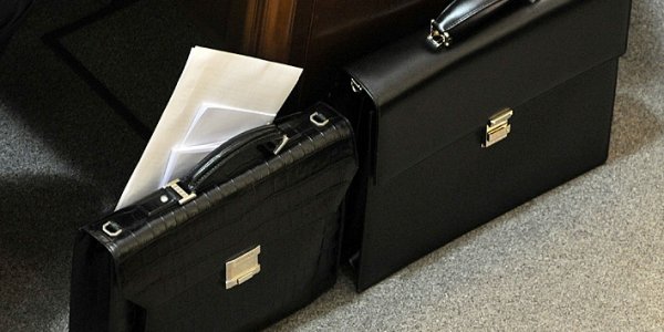 В Лиде из-за подозрительного портфеля эвакуировали 7 человек из здания Беларусбанка
