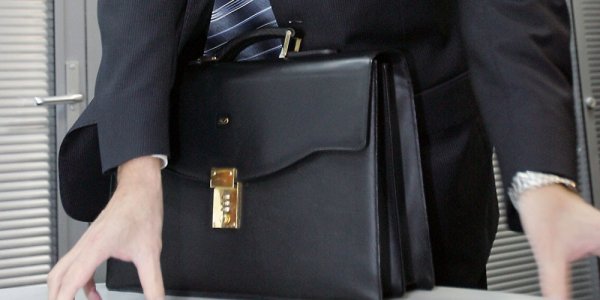 Чиновники из Лиды брали взятки за отправку людей в Европу