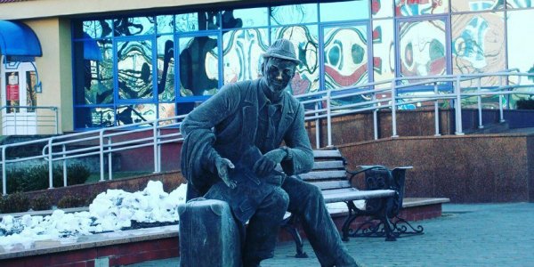 Скульптура "Командировочный" в городе Лиде