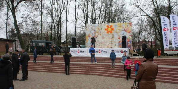 В Лиде отмечают масленицу