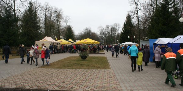В Лиде отмечают масленицу