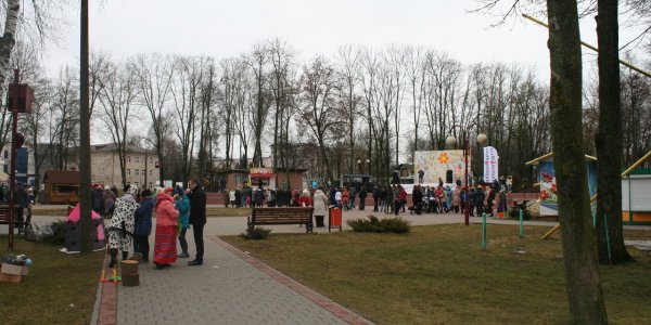 В Лиде отмечают масленицу