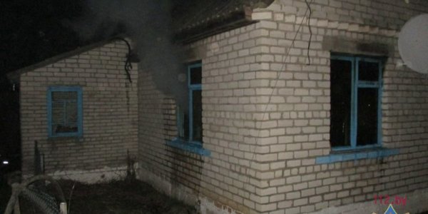 Минувшей ночью в деревне Паперня горел дом