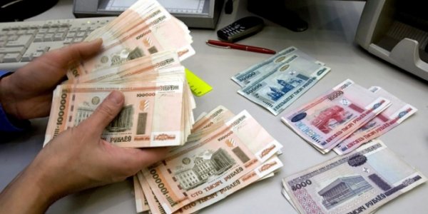 Средняя зарплата белорусов в марте выросла на 480 тысяч рублей