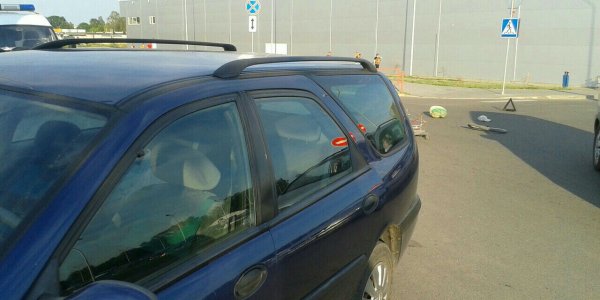 В Лиде «Рено» при выезде в сторону со стоянки магазина на улице Красноармейской сбила велосипедиста