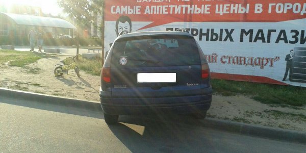 В Лиде «Рено» при выезде в сторону со стоянки магазина на улице Красноармейской сбила велосипедиста