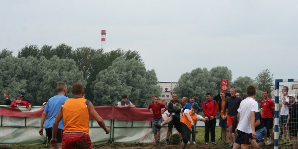 В Лиде прошли соревнования по плаванию «на чем попало» (Фото)