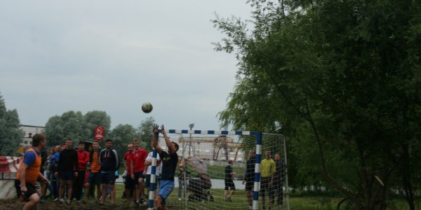 Cоревнования по плаванию «на чем попало»