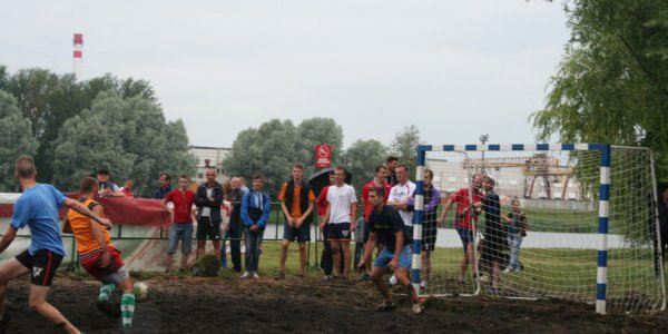 Cоревнования по плаванию «на чем попало»