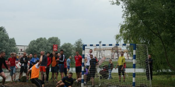 Cоревнования по плаванию «на чем попало»