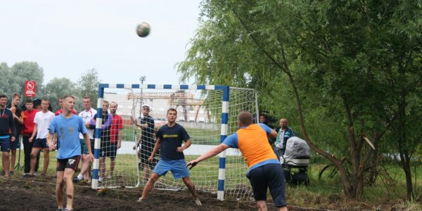 Cоревнования по плаванию «на чем попало»