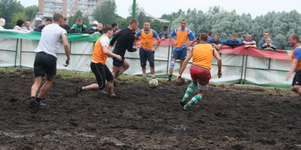 Cоревнования по плаванию «на чем попало»