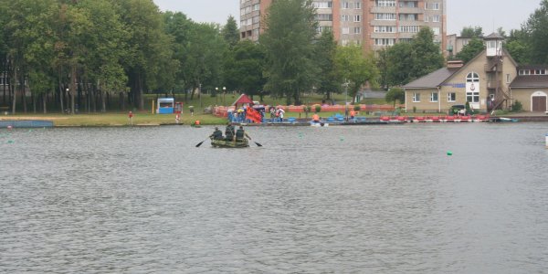 Cоревнования по плаванию «на чем попало»