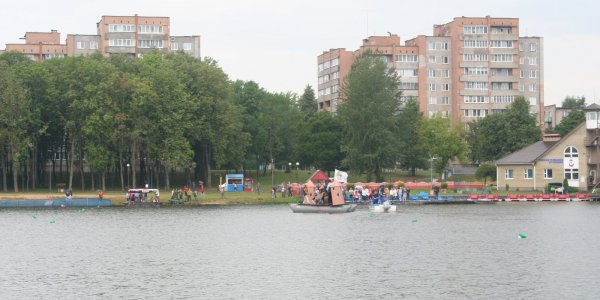 Cоревнования по плаванию «на чем попало»