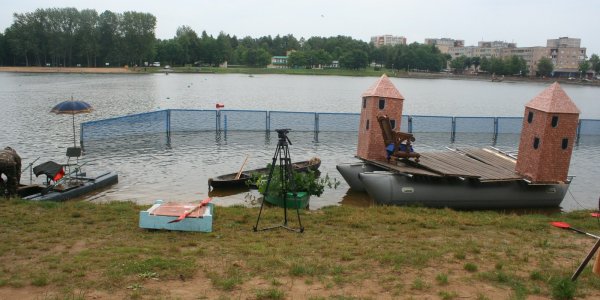 Cоревнования по плаванию «на чем попало»