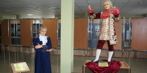 Фотоотчёт: Выставка восковых фигур "Колесо истории"