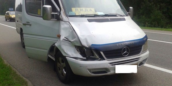 Маршрутка, ехавшая из Минска в Лиду, сбила насмерть идущую по обочине велосипедистку
