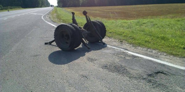 В Лидском районе в результате ДТП перевернулся бензовоз