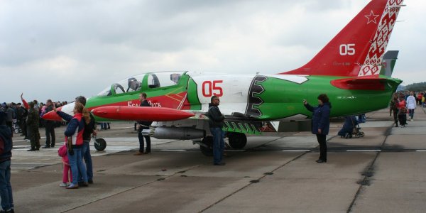 В Лиде состоялось авиашоу с участием пилотажной группы «Соколы России» (Фото)