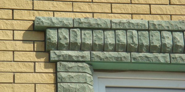 Фасадная краска для наружных работ по кирпичу