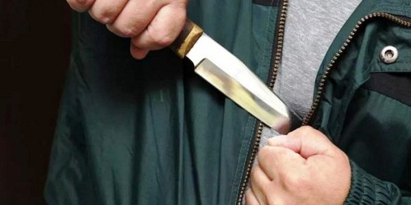 На автовокзале в Лиде парень едва не совершил харакири