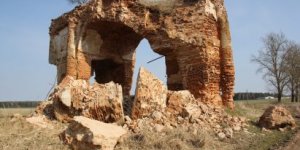 В деревне Жирмуны Лидского района обвалилась часть триумфальной арки