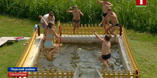 Как «живет» первый сельский аквапарк в Беларуси, который пенсионер возвел под Лидой