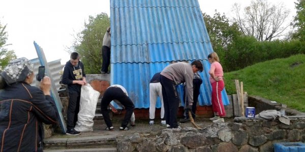 Дети повредили остановку. Им грозит реальный срок, а семьям — постановка на учет