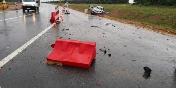 Под Лидой Citroen задел встречную фуру: Водитель погиб, его пассажир госпитализирован