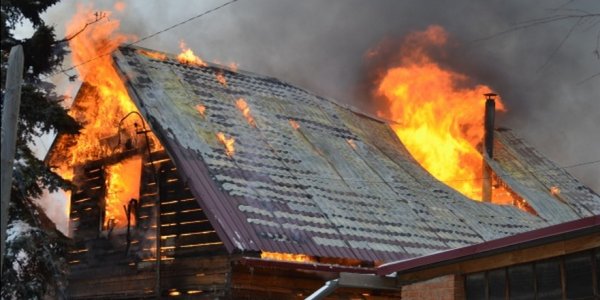 В Лидском районе горел жилой дом