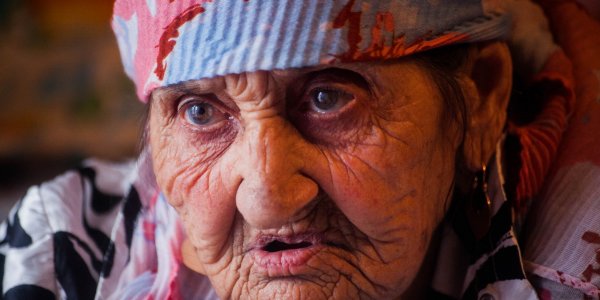 «Рюмка коньячку и лимонный сок». Рецепт долголетия от 119-летней цыганки