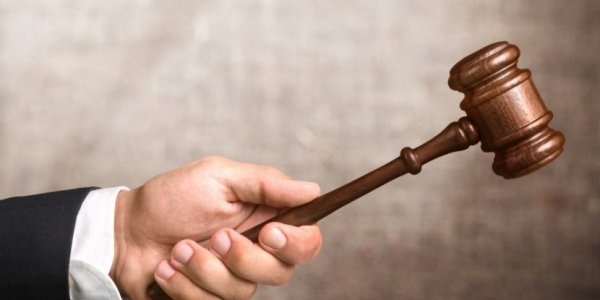 Мать из Лиды, полуторагодовалый ребенок которой гулял один по холоду босиком, лишили родительских прав