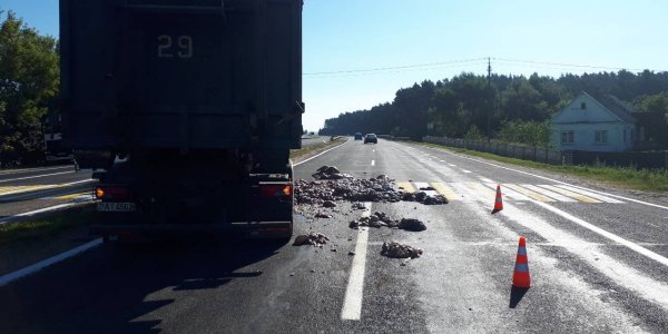 На автодороге «Минск-Гродно» грузовик при движении со стороны Скиделя в направлении Песчанки травмировал велосипедистку