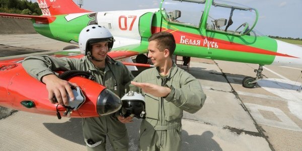 «Горка», «бочка», «петля»: как в Лиде готовят летчиков штурмовой авиации