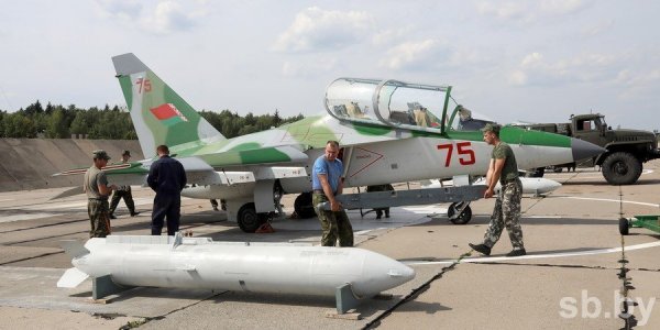 «Горка», «бочка», «петля»: как в Лиде готовят летчиков штурмовой авиации