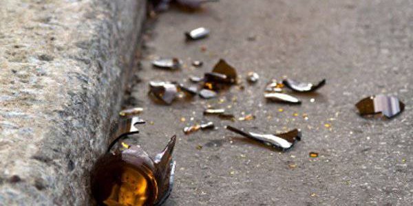 В Лиде мужчина и женщина повредили два авто выброшенными из окон многоэтажек бутылками