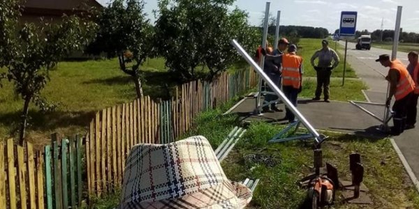 В деревне Пески жители добились крытой автобусной остановки