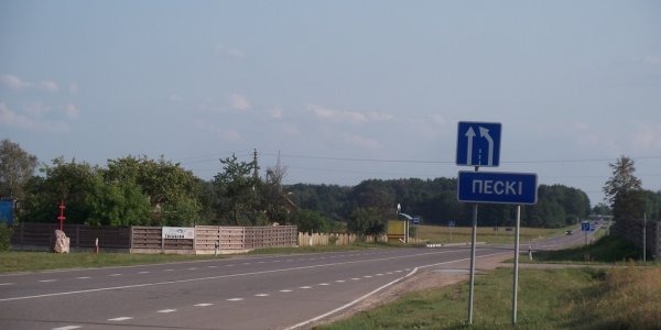 В деревне Пески жители добились крытой автобусной остановки
