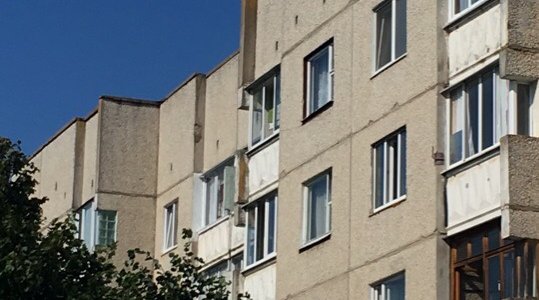 Сегодня в Лиде женщина пыталась спрыгнуть с крыши пятиэтажного дома