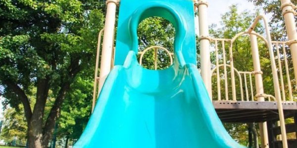 В Лиде 9-летняя девочка упала с горки. Ребенок в реанимации
