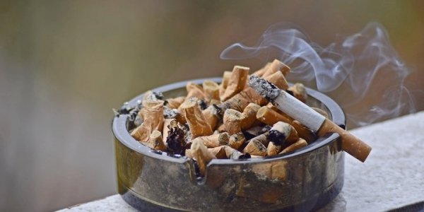 С 1 октября курить станет еще дороже
