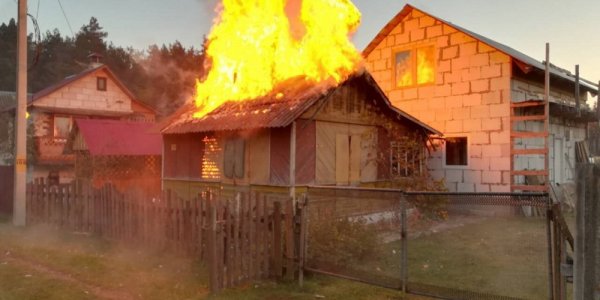 Лидские спасатели ликвидировали пожар на дачном участке