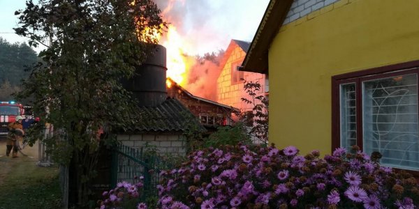 Лидские спасатели ликвидировали пожар на дачном участке