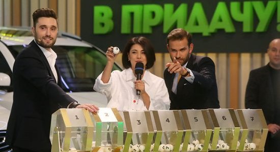 Житель Лиды выиграл автомобиль «Джили Эмгранд» от компании «Евроопт» (видео)