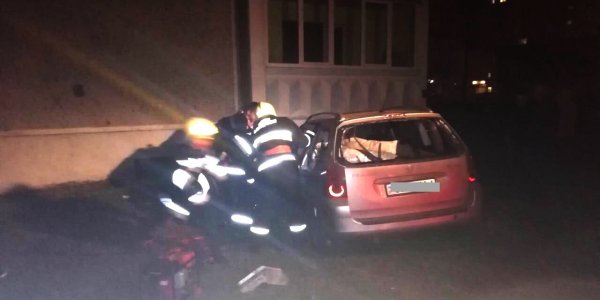 Лидские спасатели деблокировали при ДТП 28-летнего мужчину