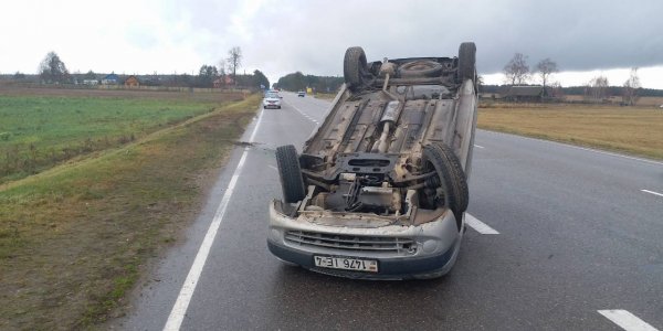 В Лидском районе "Citroen" лёг на крышу