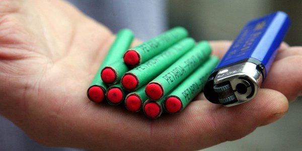 В Лиде трое подростков взрывали петарды и попались правоохранителям