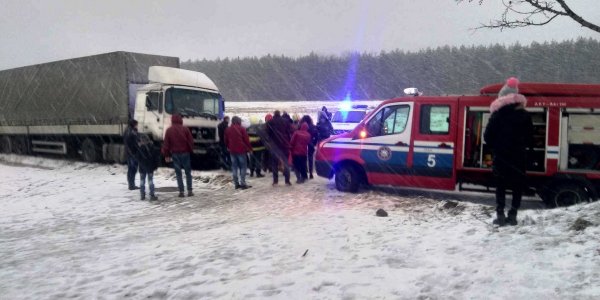 В Лиде при ДТП спасен 27-летний водитель Фольксвагена