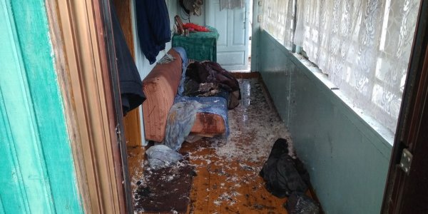 В Ивье при пожаре в жилом доме работниками МЧС спасен 45-летний мужчина. ВИДЕО